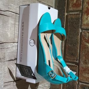 NWT 8.5 teal low wedge heel sandal